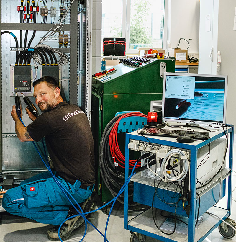 Foto von André Schubel und Gert Höhne und Enrico Konschake von der Firma PROMONTAN Elektroplan GmbH