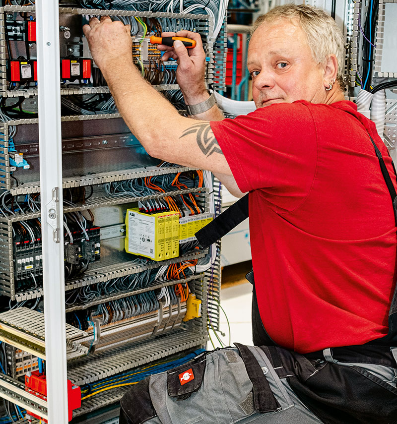 Foto von André Schubel und Gert Höhne und Enrico Konschake von der Firma PROMONTAN Elektroplan GmbH